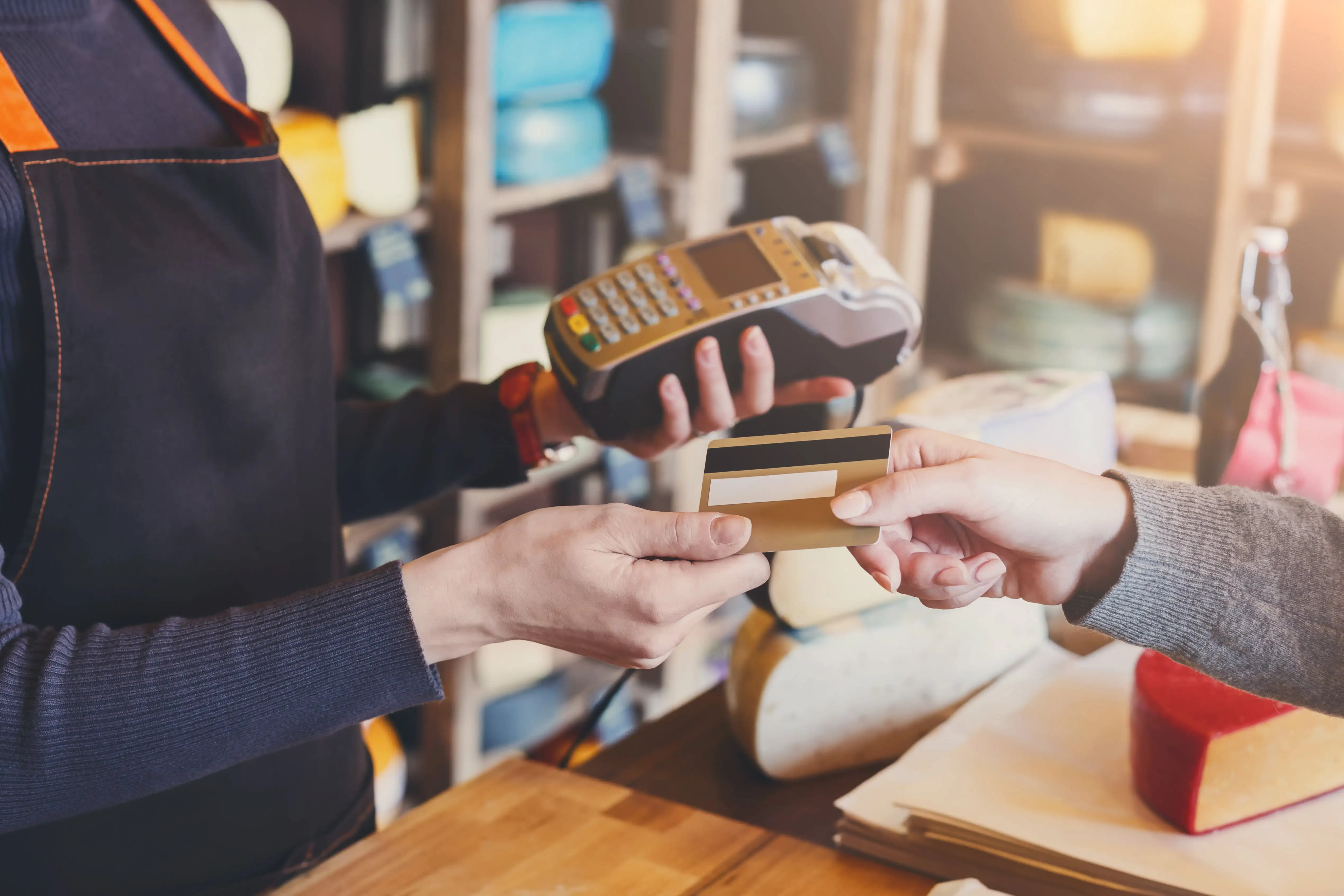 Lawmakers and consumers challenge cashless retailers